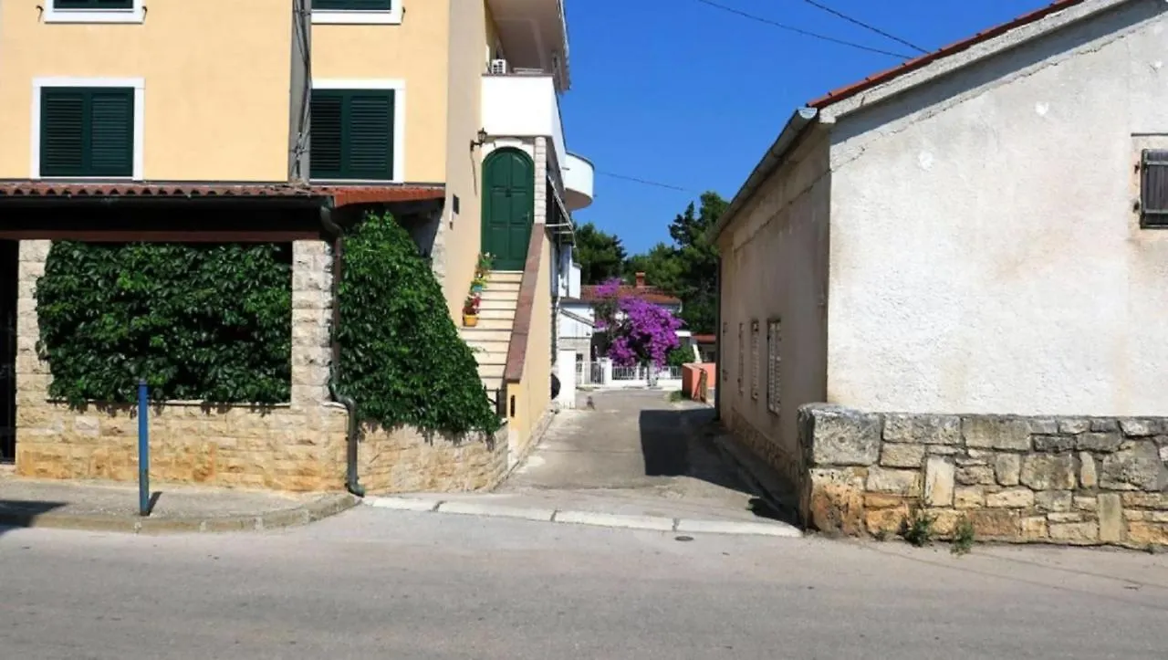 Holiday Home Zora: Family Retreat Near Kamenjak Nature Park Premantura 0*,