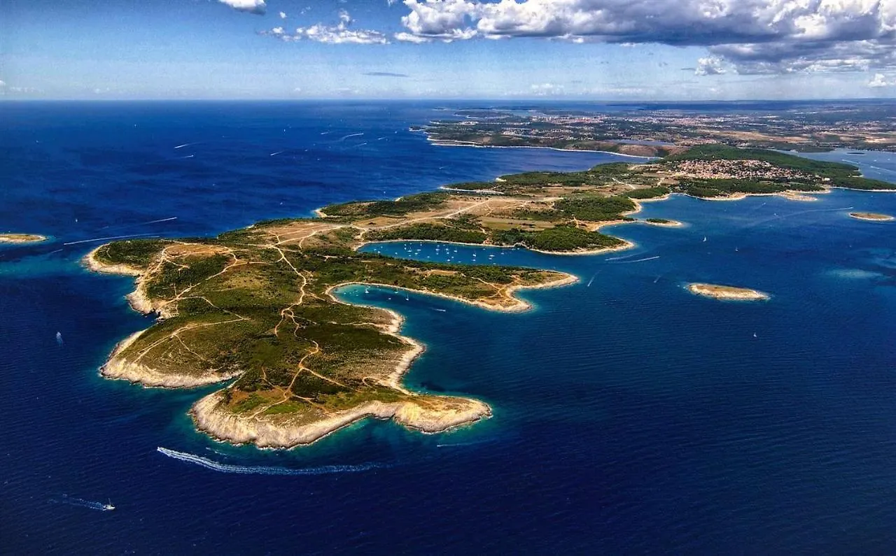 Holiday Home Zora: Family Retreat Near Kamenjak Nature Park Premantura 0*,  Croatia