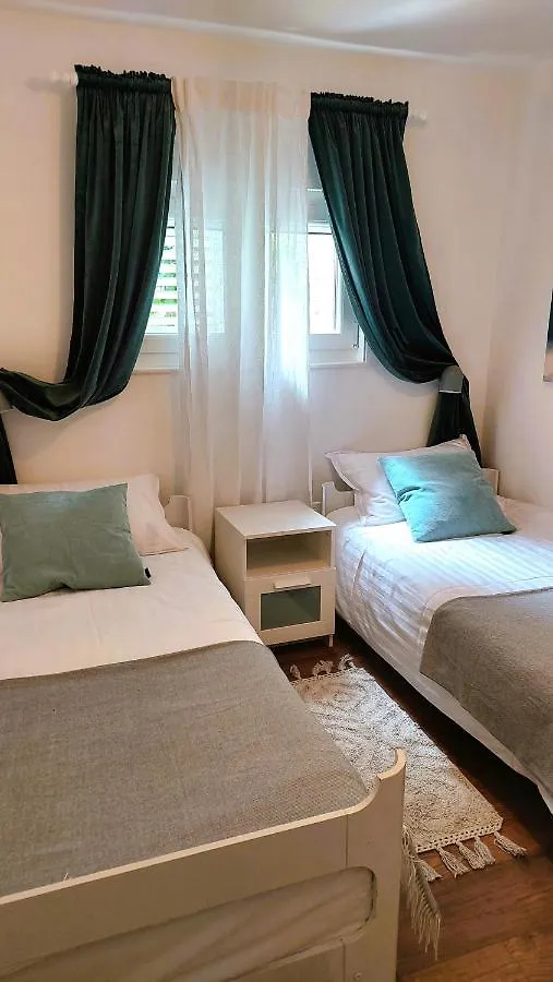 Holiday Home Zora: Family Retreat Near Kamenjak Nature Park Premantura